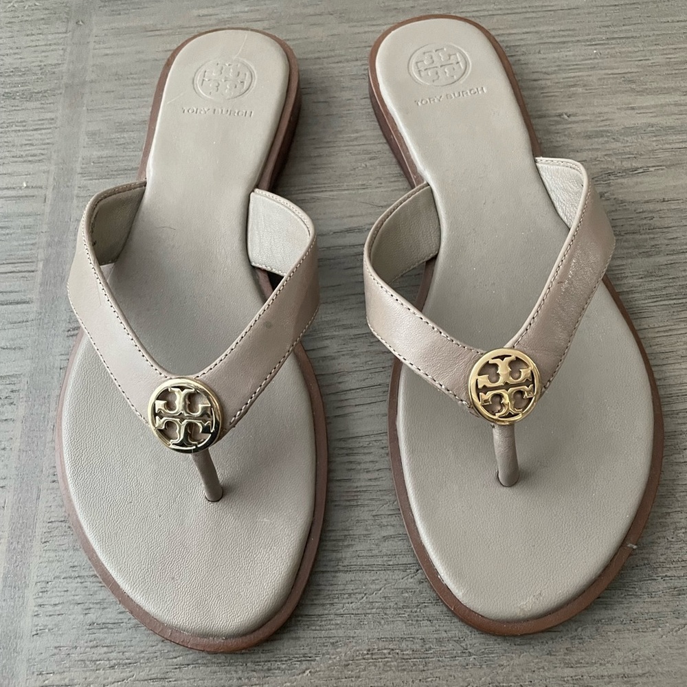 Tory Burch French Gray Benton Thong Sandals Size 7